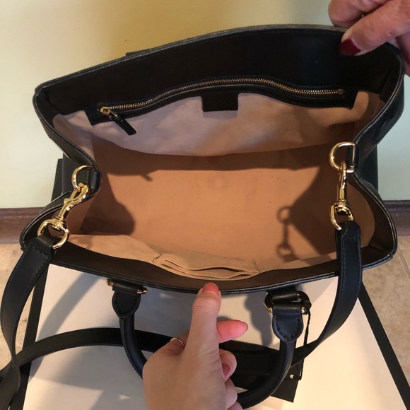 A Gucci leather handbag - Picture 3 of 5